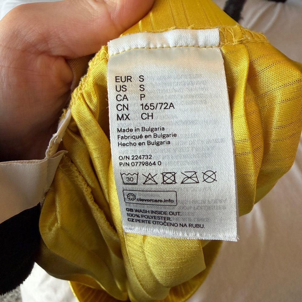 H&M Radiant Yellow Pleated Skirt - Picture 5 of 5